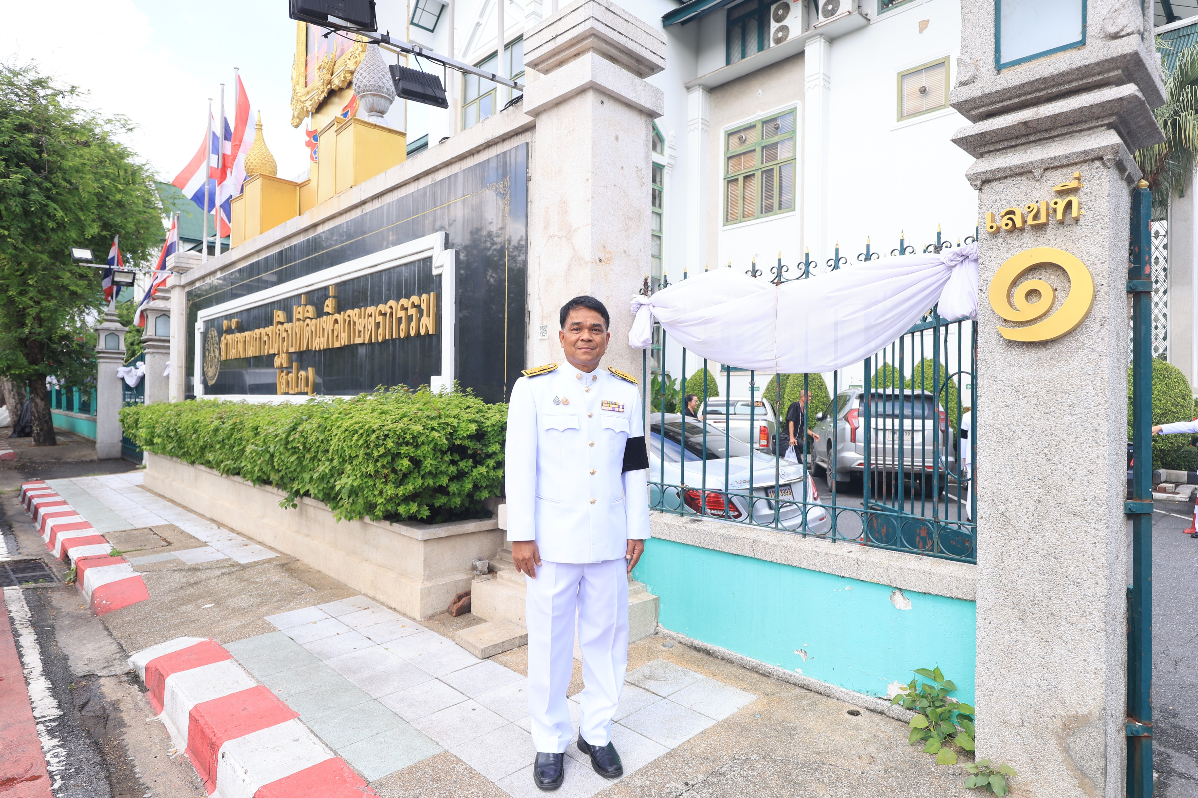 title - สำนักงานการปฏิรูปที่ดินเพื่อเกษตรกรรม นำคณะข้าราชการเข้าเฝ้าฯ กราบถวายบังคมลา เนื่องในโอกาสเกษียณอายุราชการ ประจำปี 2569